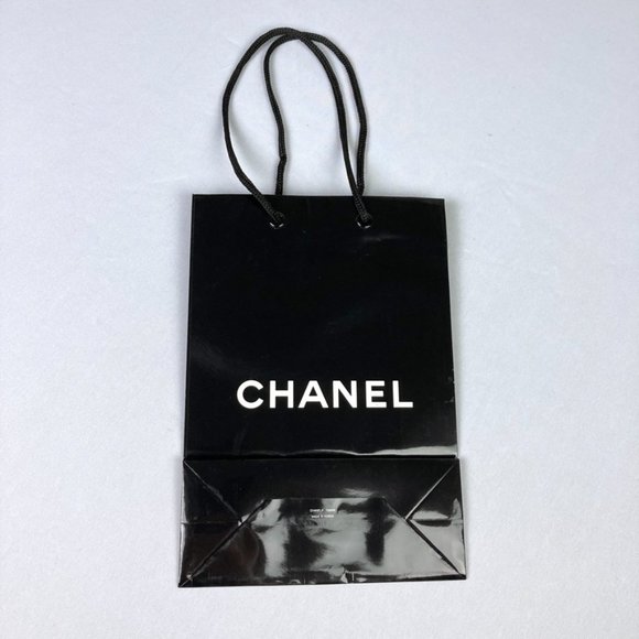 CHANEL Paper Shopping Gift bag - Picture 4 of 6